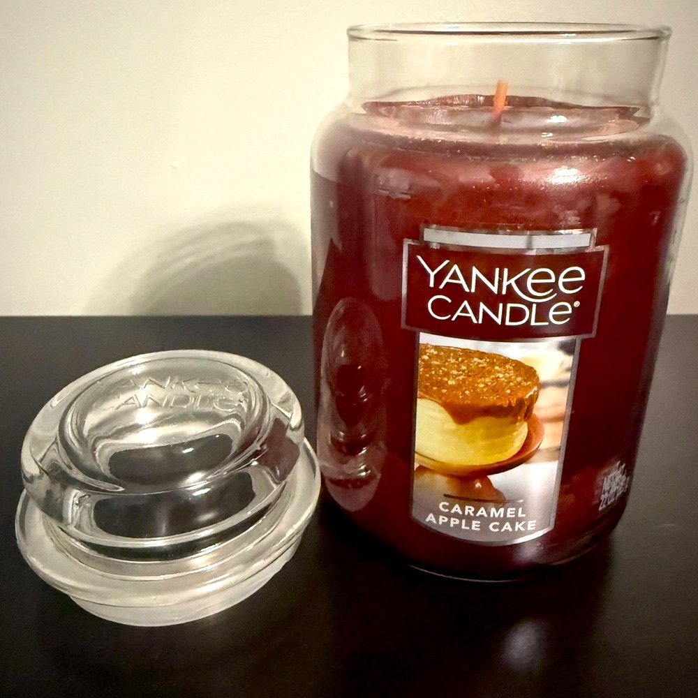Yankee Candle Caramel Apple Cake 22oz NWT - Picture 3 of 3
